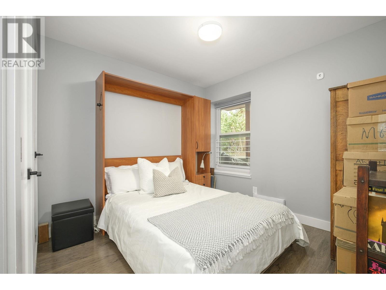 Listing Picture 20 of 34 : 2433 W 6TH AVENUE, Vancouver / 溫哥華 - 魯藝地產 Yvonne Lu Group - MLS Medallion Club Member