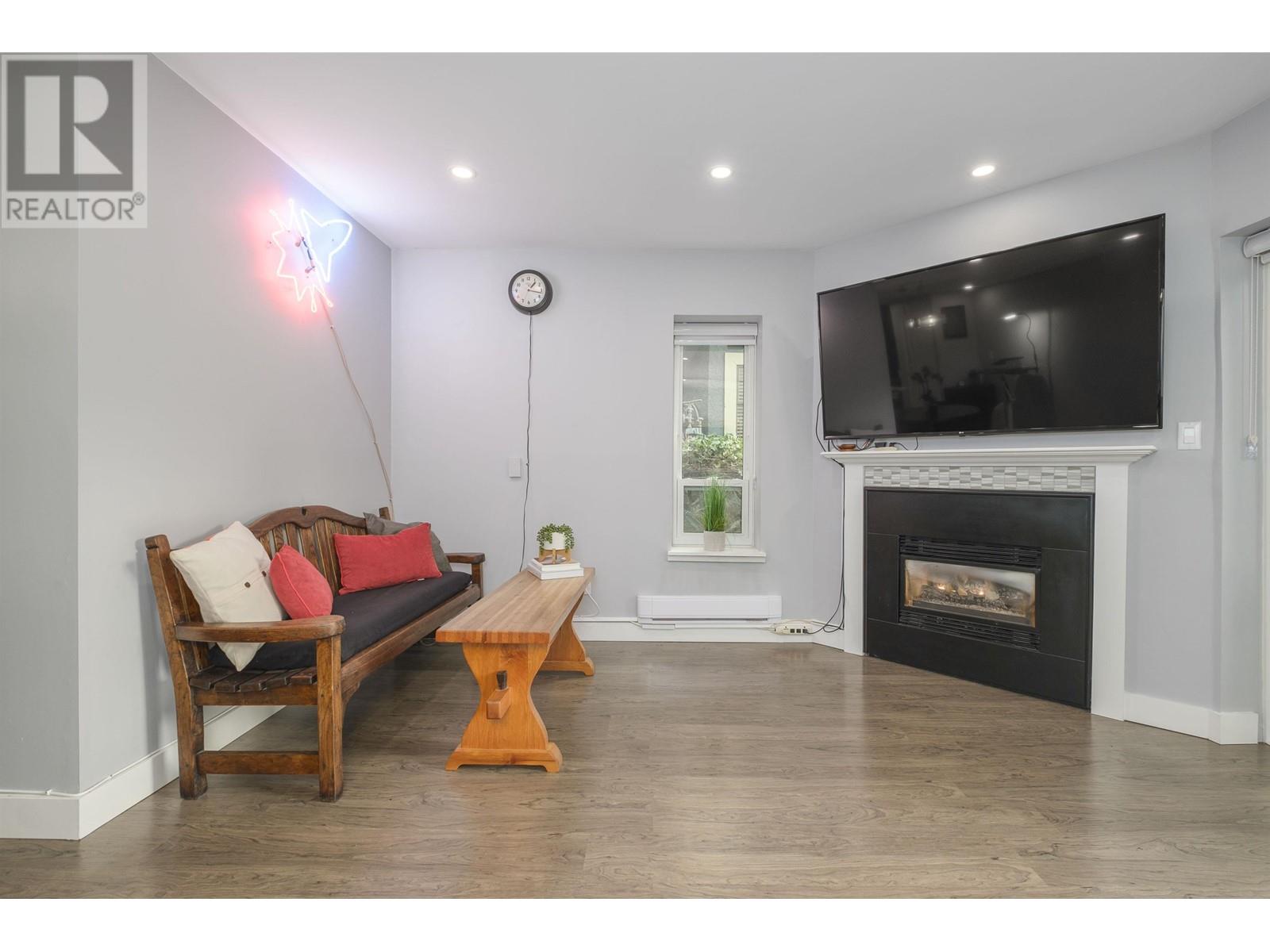 Listing Picture 8 of 34 : 2433 W 6TH AVENUE, Vancouver / 溫哥華 - 魯藝地產 Yvonne Lu Group - MLS Medallion Club Member