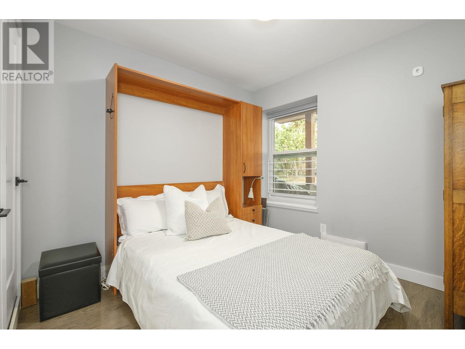 Listing Picture 21 of 34 : 2433 W 6TH AVENUE, Vancouver / 溫哥華 - 魯藝地產 Yvonne Lu Group - MLS Medallion Club Member
