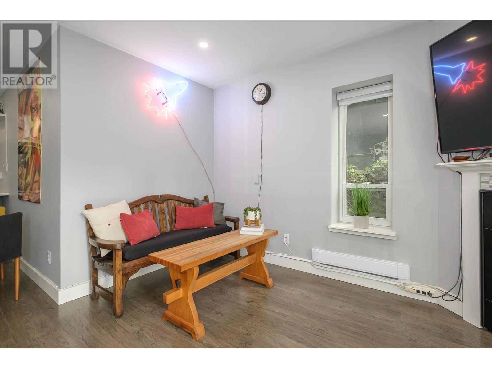 Listing Picture 9 of 34 : 2433 W 6TH AVENUE, Vancouver / 溫哥華 - 魯藝地產 Yvonne Lu Group - MLS Medallion Club Member