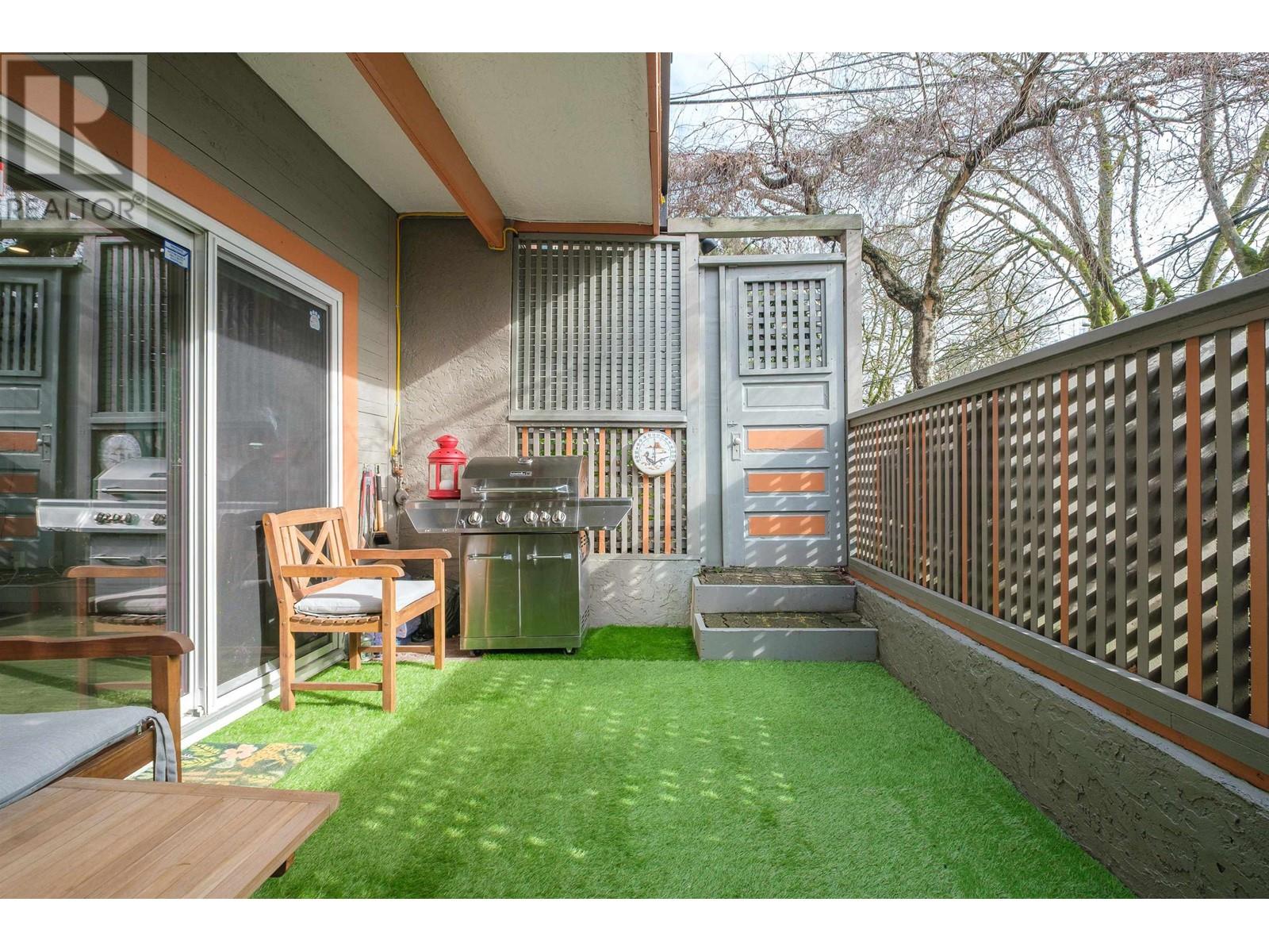 2433 W 6TH AVENUE, Vancouver