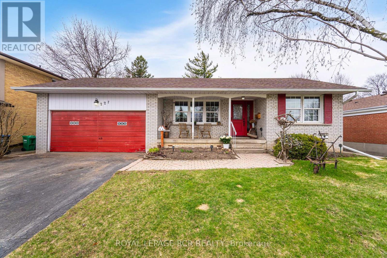 227 Elizabeth Street S, Brampton, Ontario  L6Y 1S2 - Photo 1 - W12094313