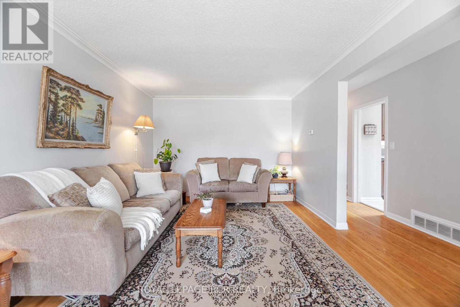 227 Elizabeth Street S, Brampton, Ontario  L6Y 1S2 - Photo 4 - W12094313