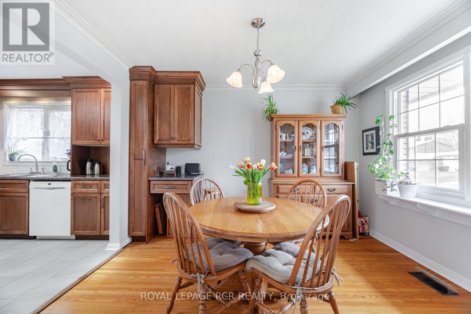 227 Elizabeth Street S, Brampton, Ontario  L6Y 1S2 - Photo 9 - W12094313