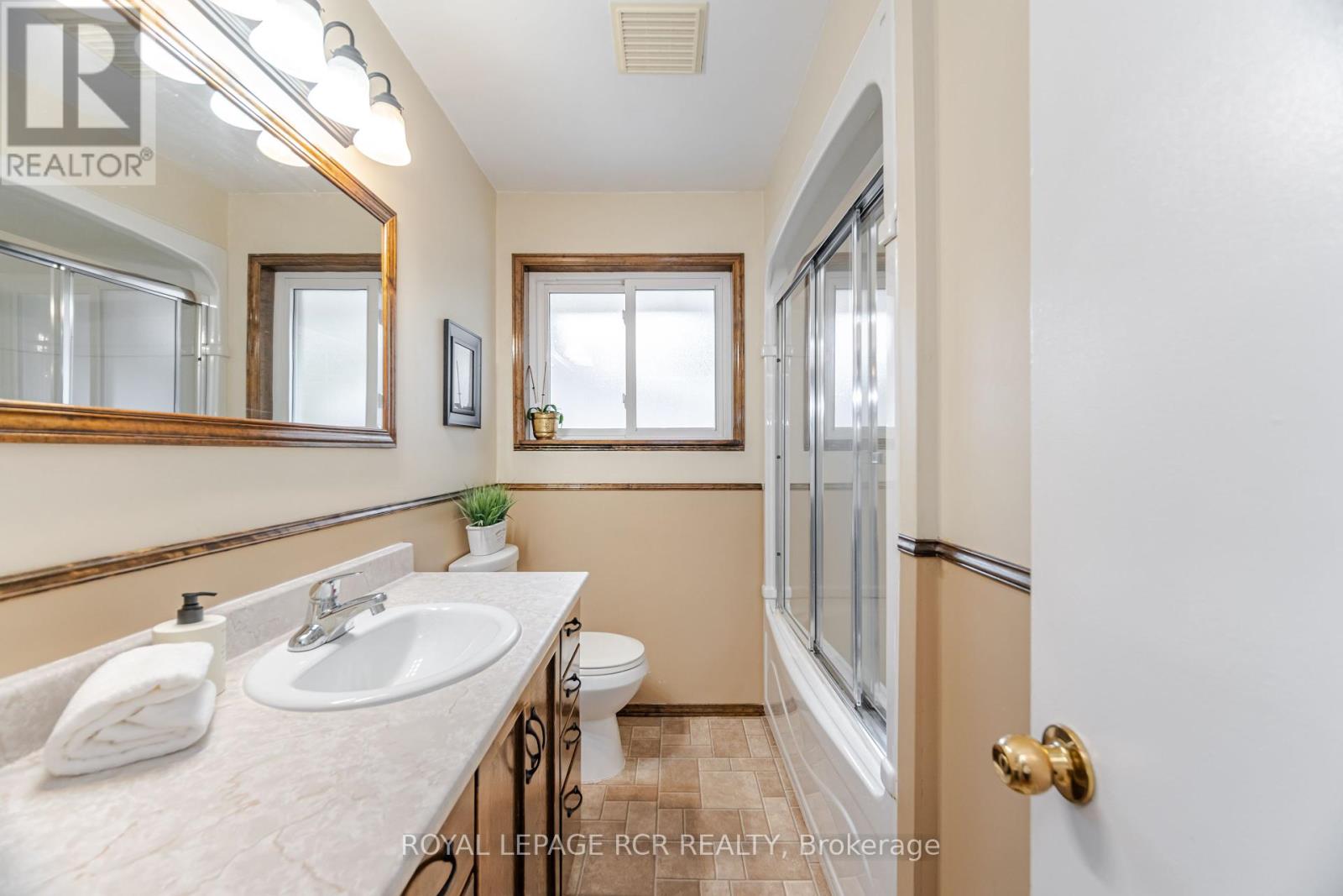 227 Elizabeth Street S, Brampton, Ontario  L6Y 1S2 - Photo 19 - W12094313