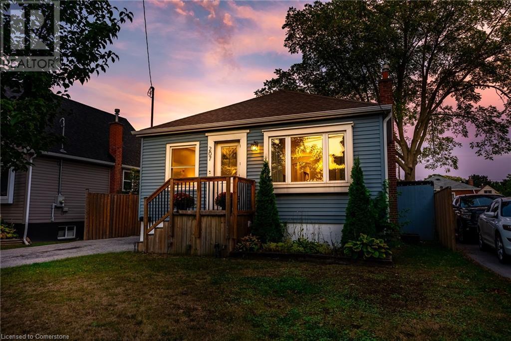 207 East 33rd Street, Hamilton, Ontario  L8V 3T7 - Photo 2 - 40712543