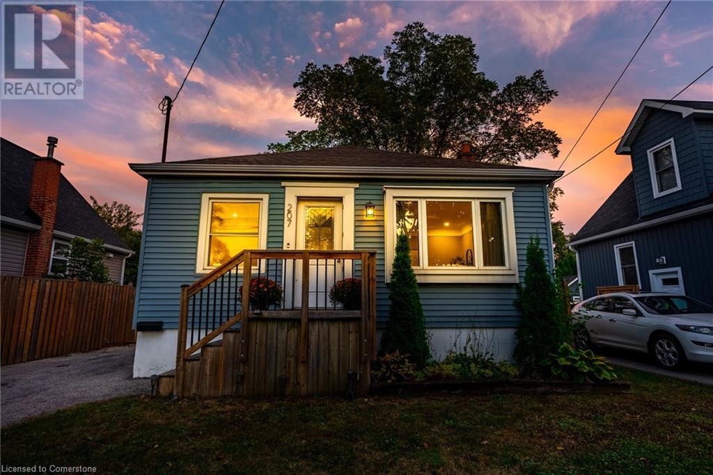 207 East 33rd Street, Hamilton, Ontario  L8V 3T7 - Photo 3 - 40712543