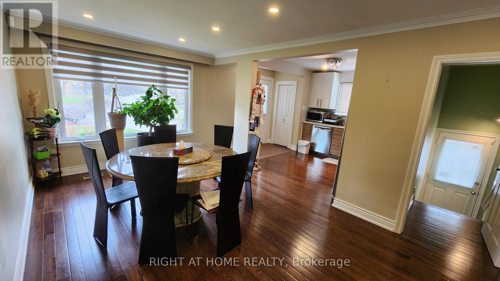 Property at 202 ZELDA CRESCENT image 3
