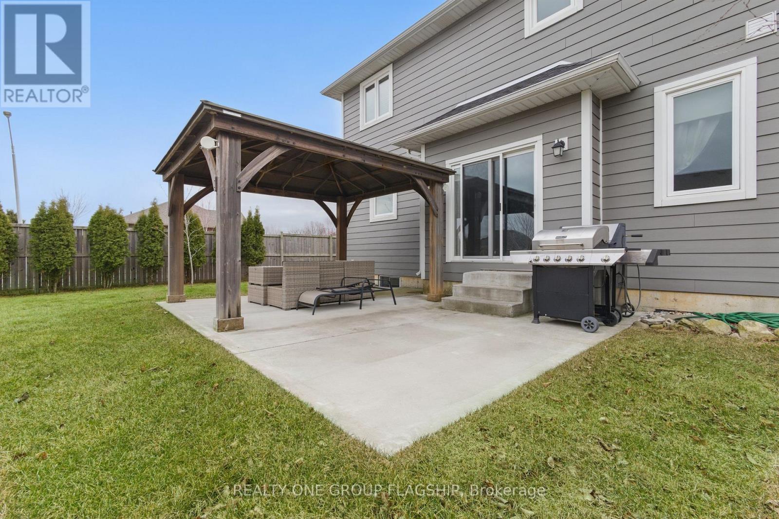 16 Peachwood Drive, Kingsville, Ontario  N9Y 4G5 - Photo 6 - X12094456