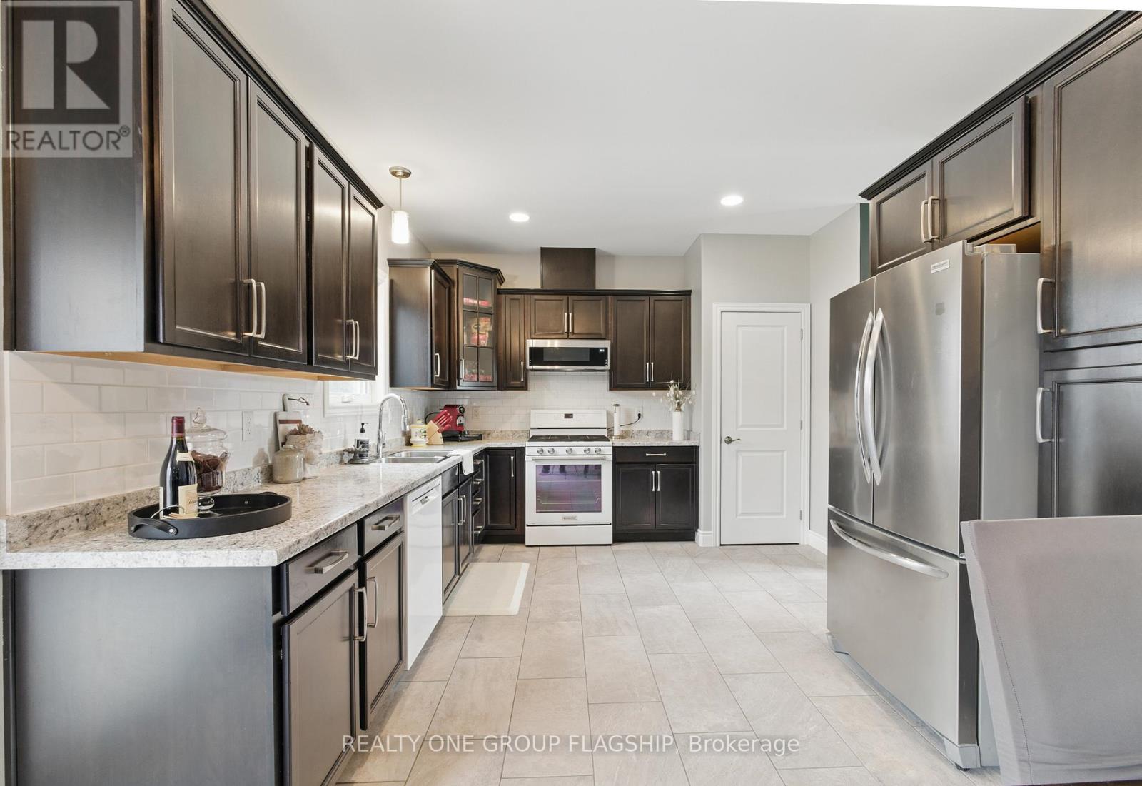 16 Peachwood Drive, Kingsville, Ontario  N9Y 4G5 - Photo 9 - X12094456
