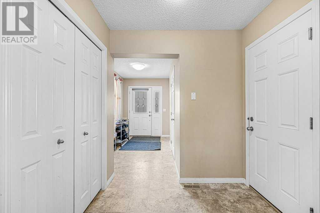 Property at 193 LUXSTONE Way SW image 4