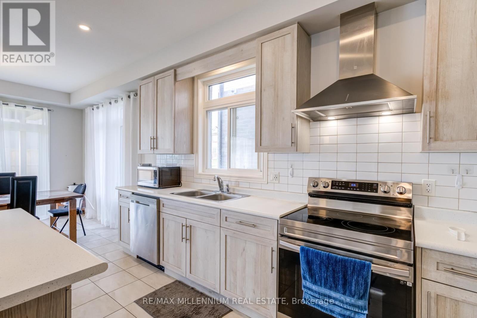 3597 Carolinia Court, Fort Erie, Ontario  L0S 1N0 - Photo 16 - X12094506