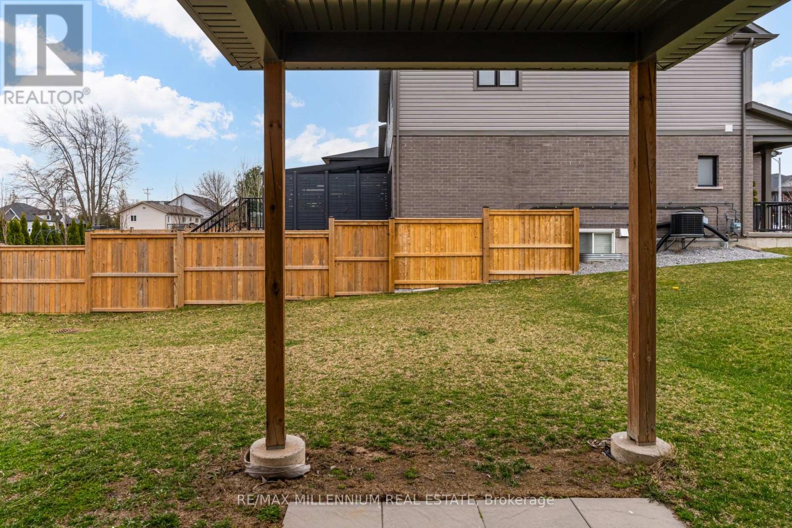 3597 Carolinia Court, Fort Erie, Ontario  L0S 1N0 - Photo 36 - X12094506