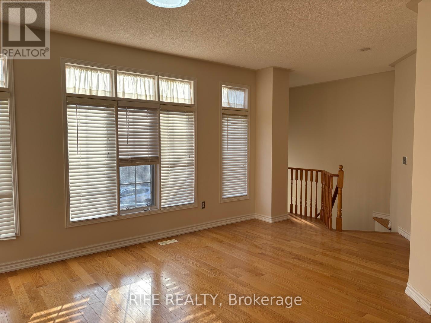 111 Orchard Hill Boulevard, Markham, Ontario  L6C 2M4 - Photo 3 - N12094518