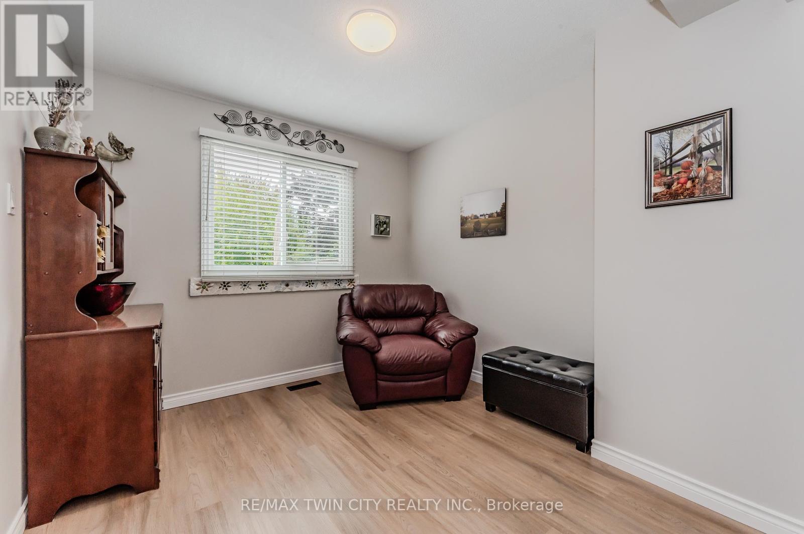 136 St Jerome Crescent, Kitchener, Ontario  N2C 2L2 - Photo 11 - X12094522