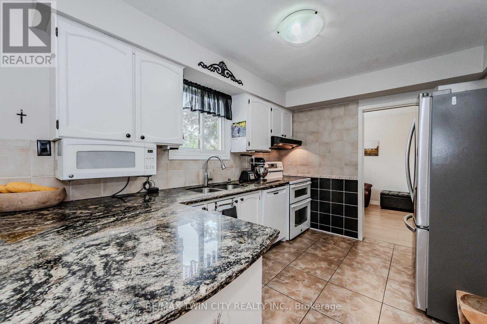 136 St Jerome Crescent, Kitchener, Ontario  N2C 2L2 - Photo 16 - X12094522