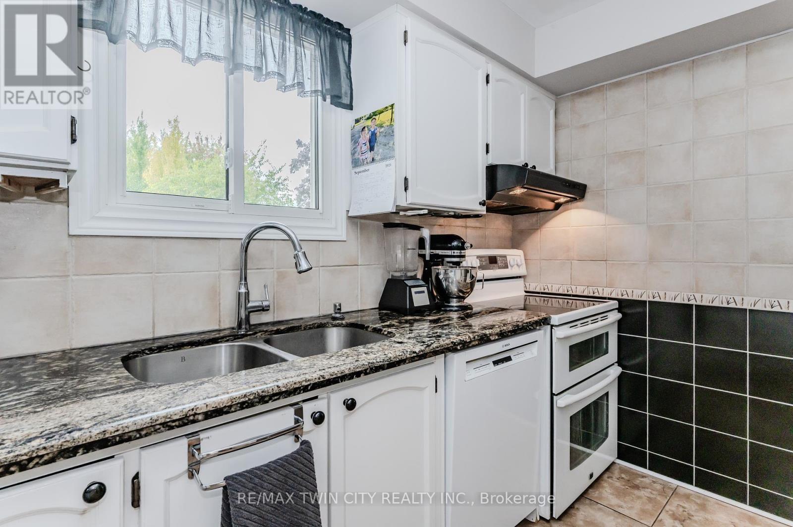 136 St Jerome Crescent, Kitchener, Ontario  N2C 2L2 - Photo 17 - X12094522