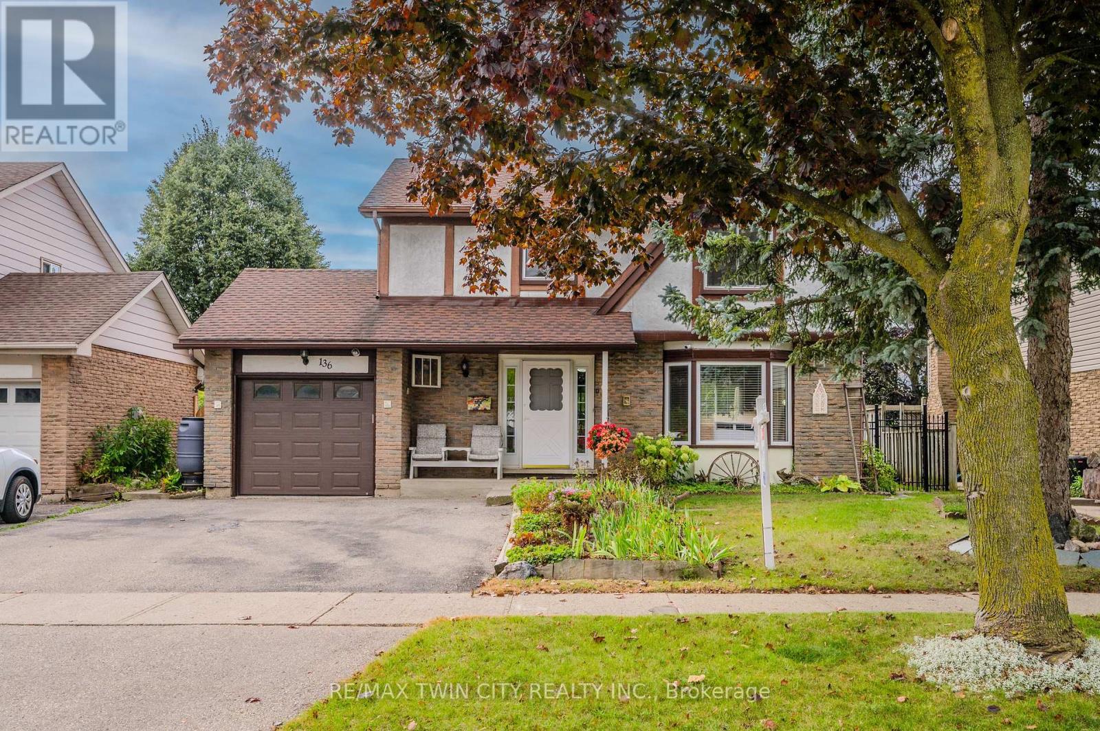 Property at 136 ST JEROME CRESCENT image 2