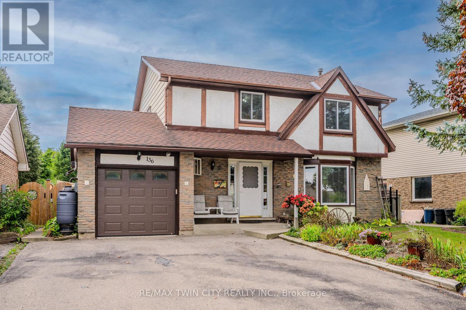 Property at 136 ST JEROME CRESCENT image 3