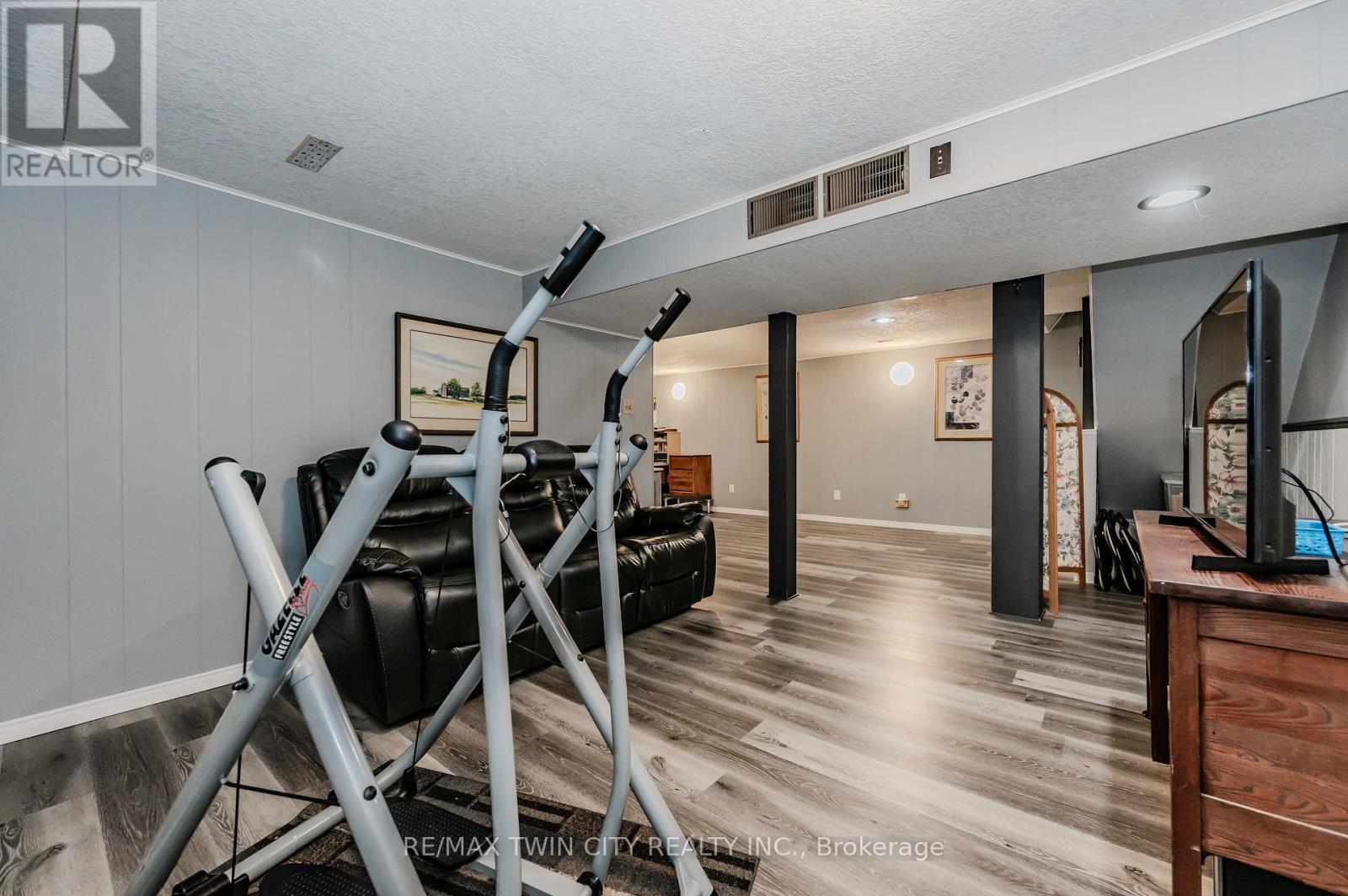 136 St Jerome Crescent, Kitchener, Ontario  N2C 2L2 - Photo 33 - X12094522
