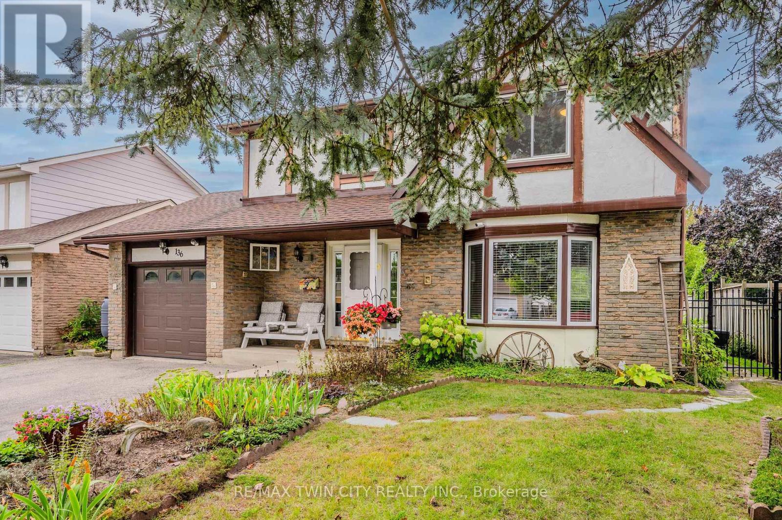 Property at 136 ST JEROME CRESCENT image 5
