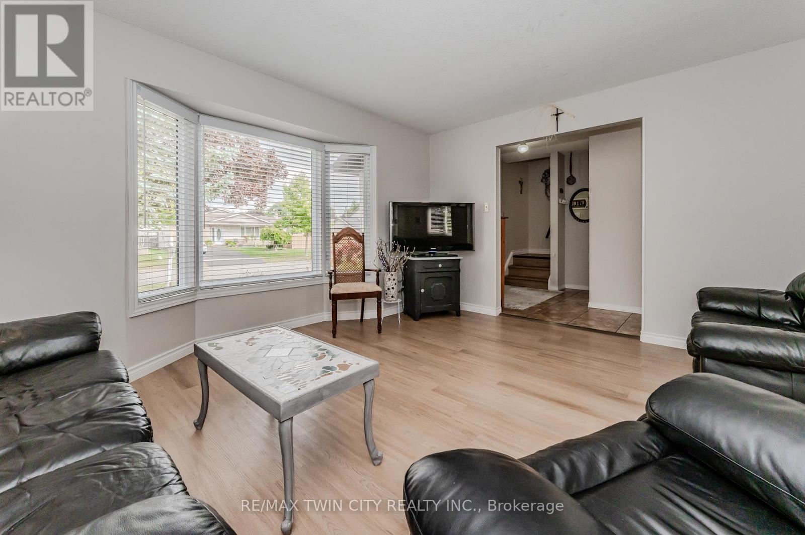 136 St Jerome Crescent, Kitchener, Ontario  N2C 2L2 - Photo 8 - X12094522