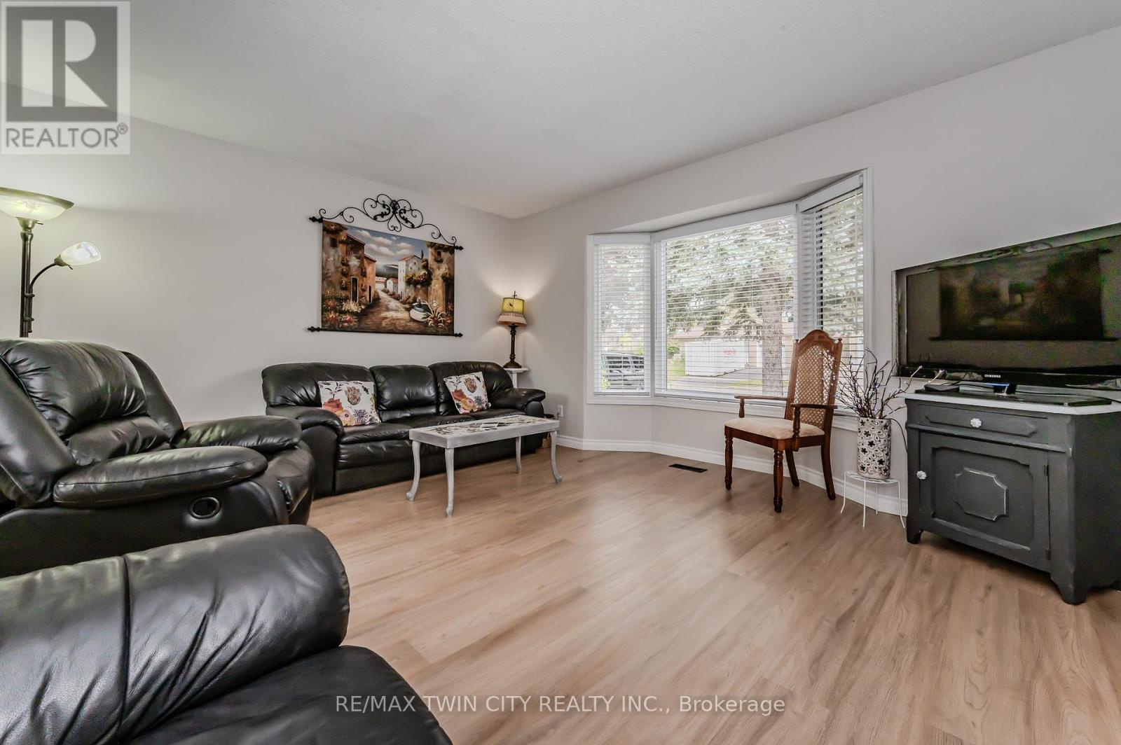 136 St Jerome Crescent, Kitchener, Ontario  N2C 2L2 - Photo 9 - X12094522