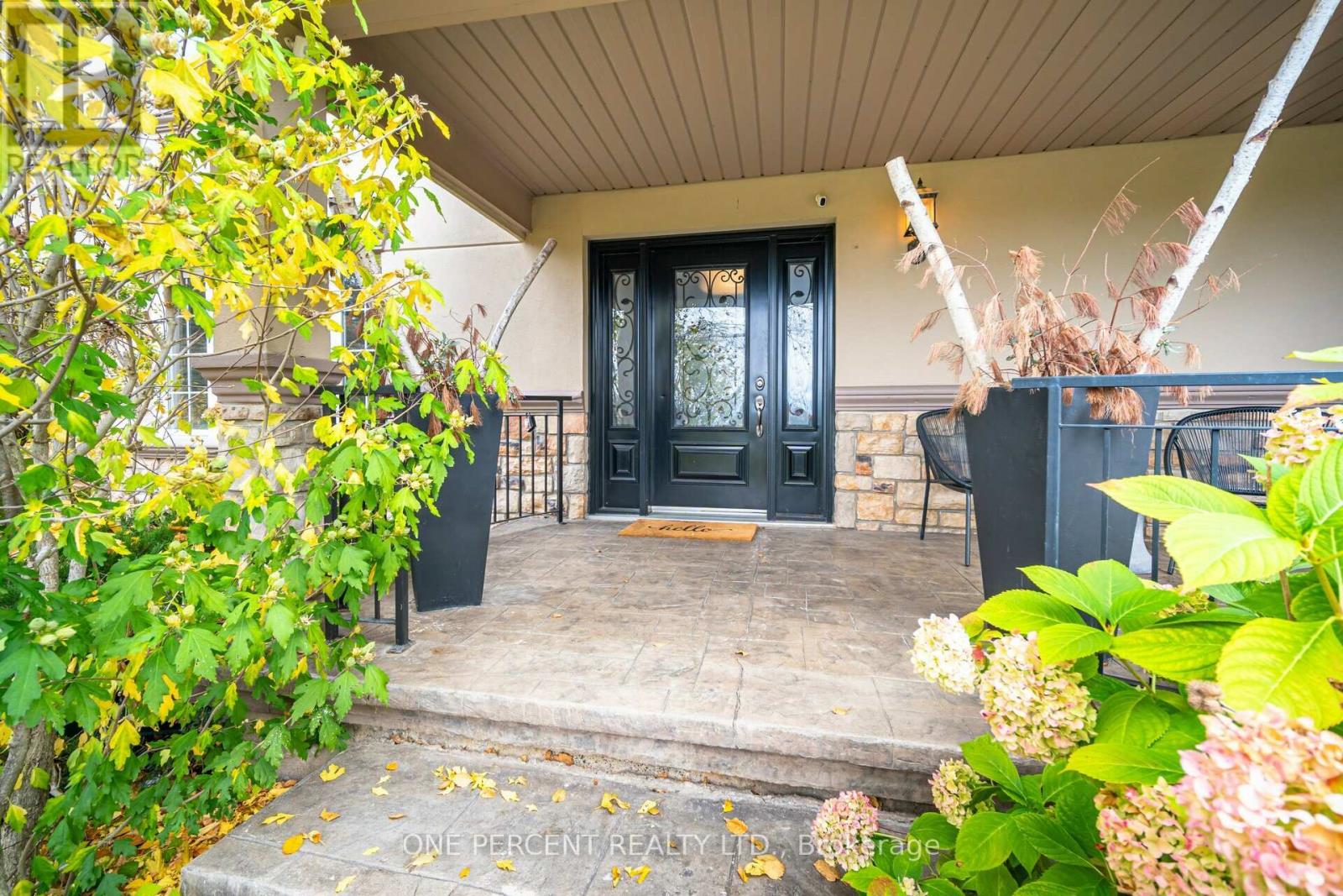 Property at 110 PALMER CIRCLE image 3