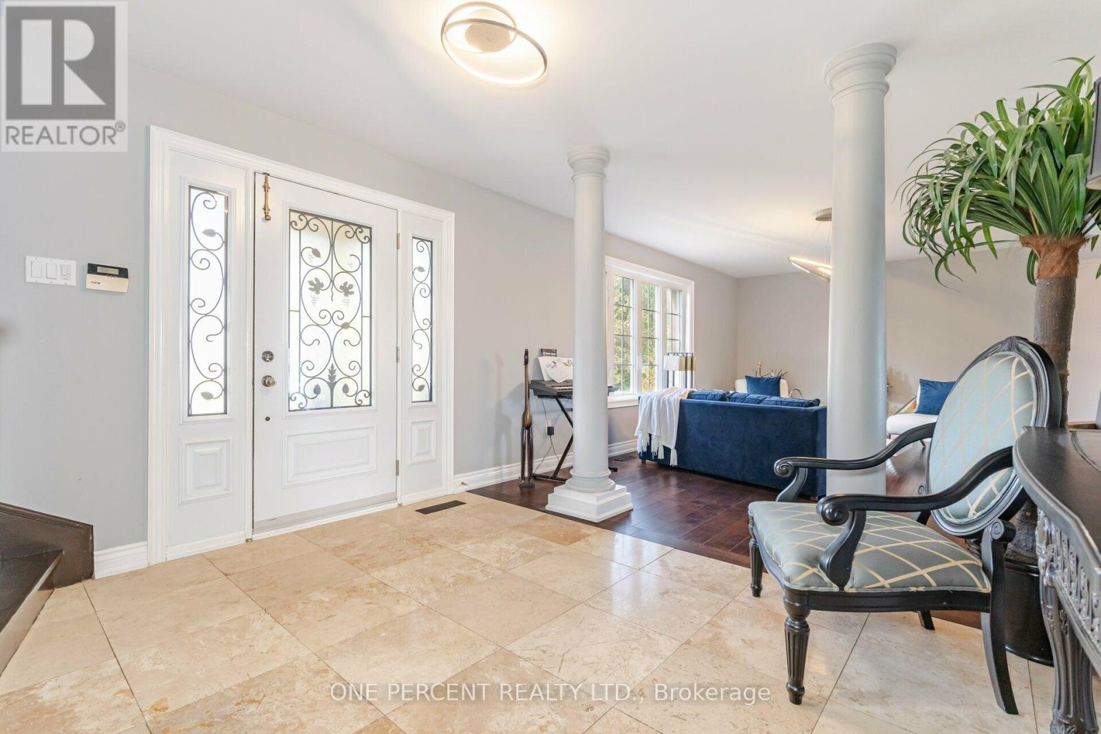 Property at 110 PALMER CIRCLE image 4