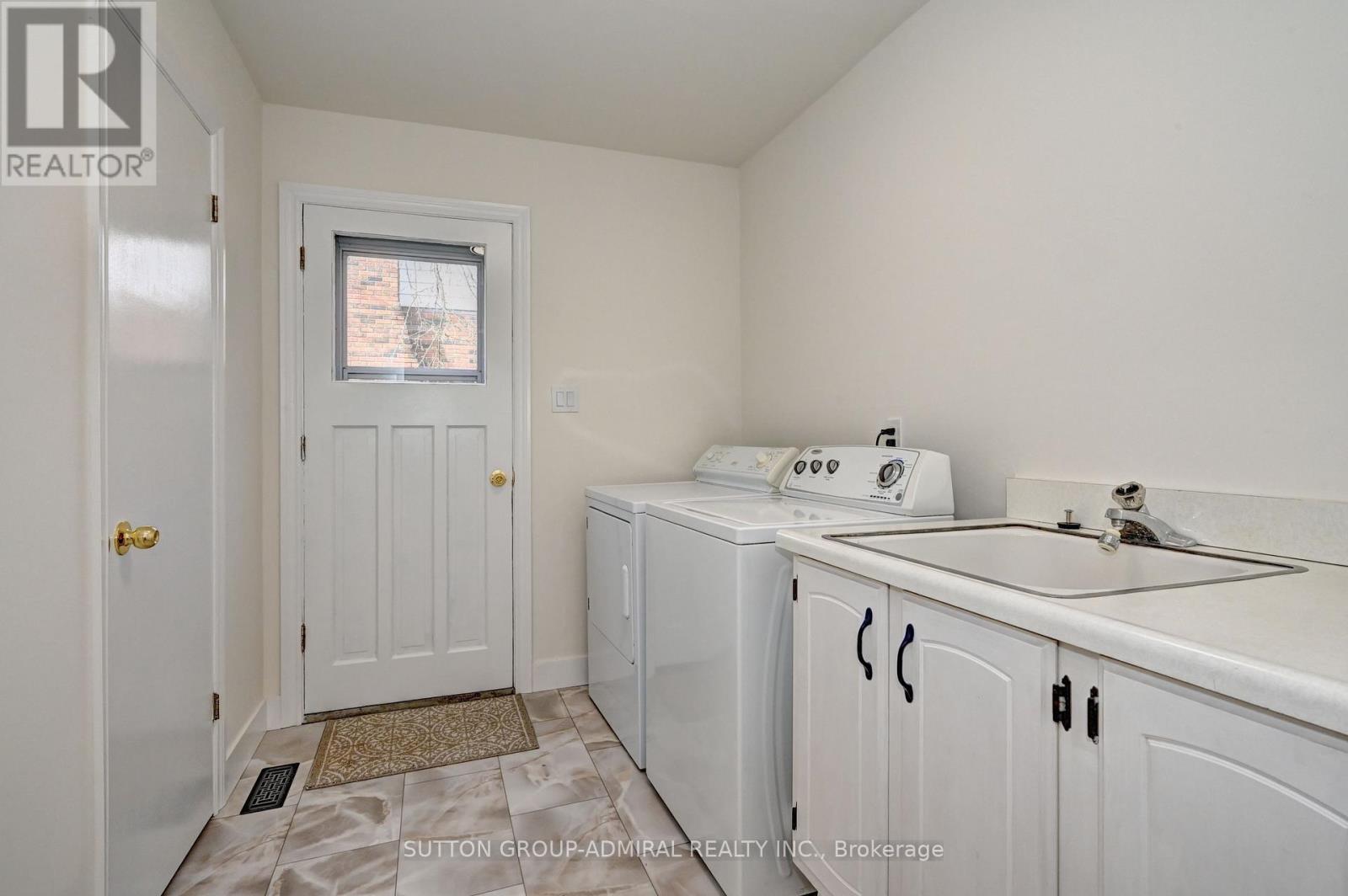 383 Stillmeadow Circle, Waterloo, Ontario  N2L 5M1 - Photo 24 - X12094572