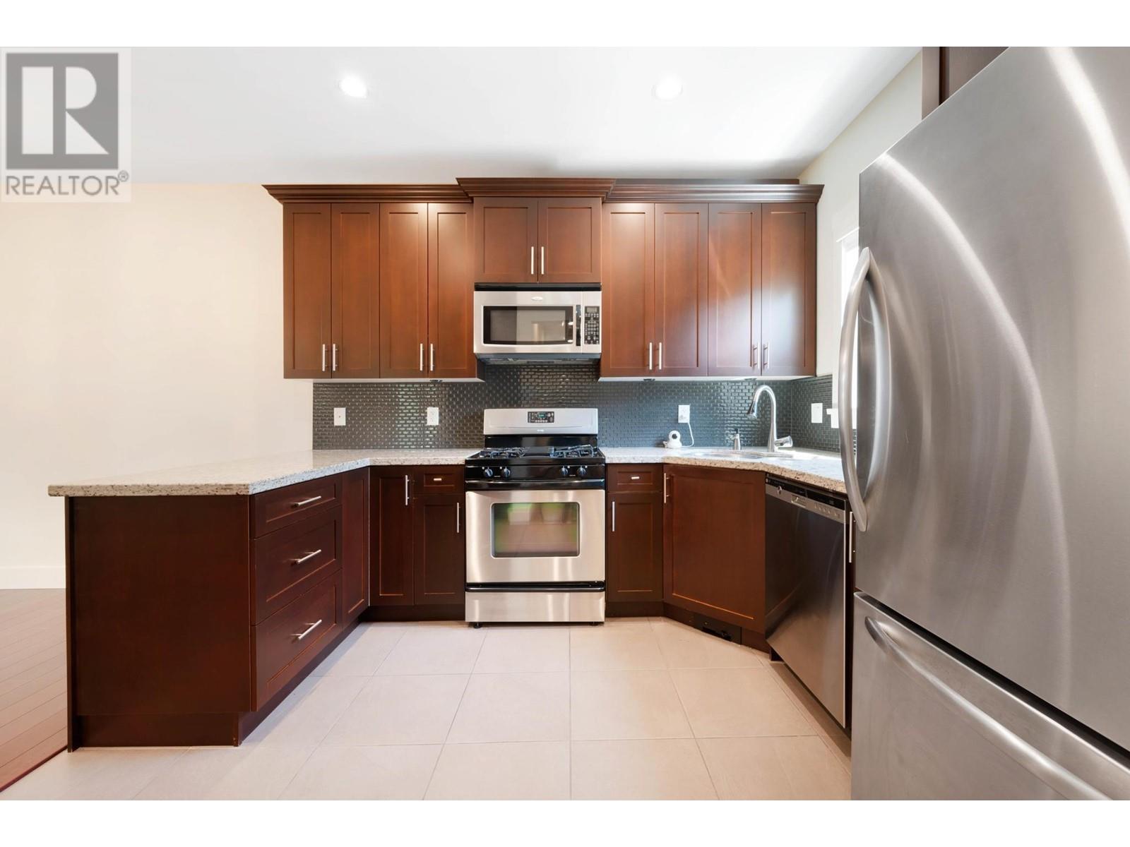 Listing Picture 7 of 19 : 2173 CHARLES STREET, Vancouver / 溫哥華 - 魯藝地產 Yvonne Lu Group - MLS Medallion Club Member