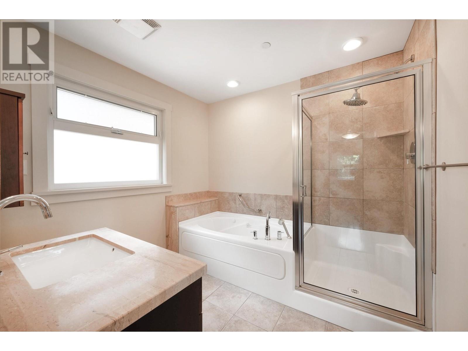 Listing Picture 14 of 19 : 2173 CHARLES STREET, Vancouver / 溫哥華 - 魯藝地產 Yvonne Lu Group - MLS Medallion Club Member