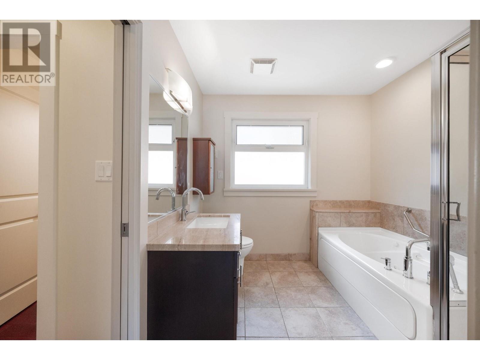 Listing Picture 13 of 19 : 2173 CHARLES STREET, Vancouver / 溫哥華 - 魯藝地產 Yvonne Lu Group - MLS Medallion Club Member