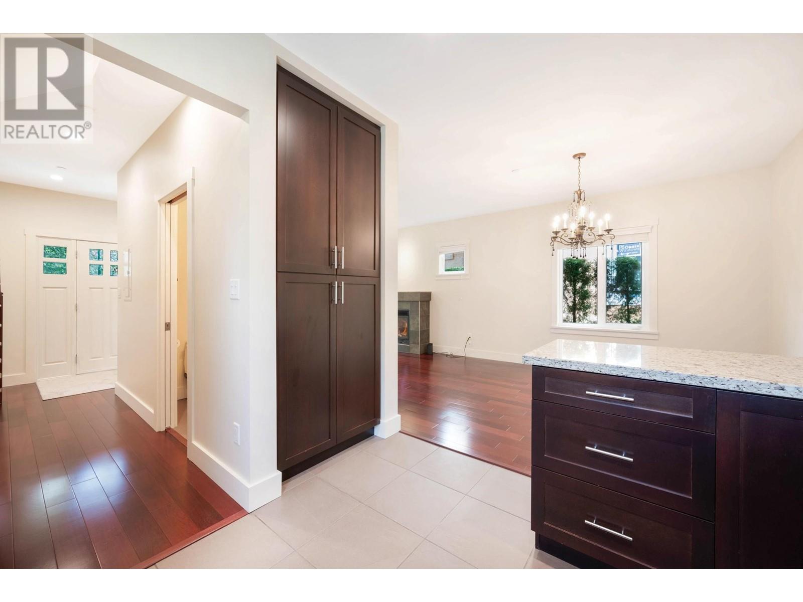 Listing Picture 9 of 19 : 2173 CHARLES STREET, Vancouver / 溫哥華 - 魯藝地產 Yvonne Lu Group - MLS Medallion Club Member