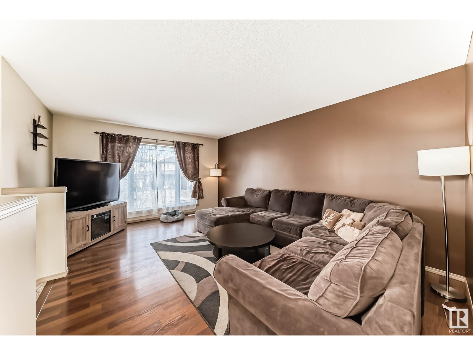Property at 237 Brookview WY NW image 3
