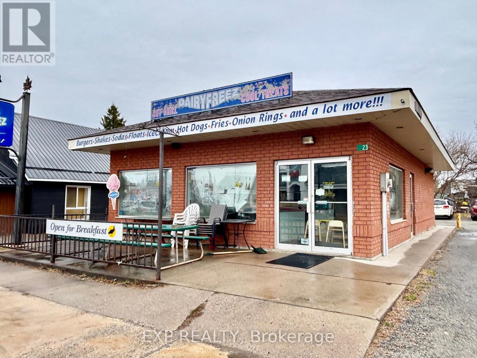 23 Bay Street N, Madawaska Valley, Ontario  K0J 1B0 - Photo 2 - X12094584