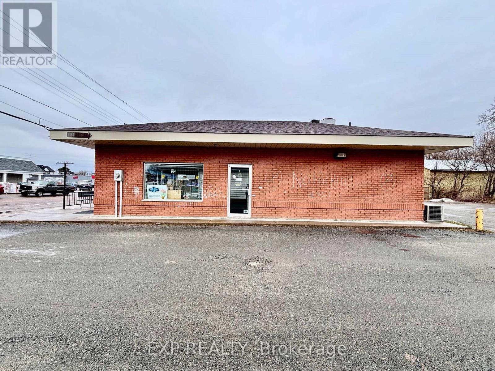 23 Bay Street N, Madawaska Valley, Ontario  K0J 1B0 - Photo 4 - X12094584