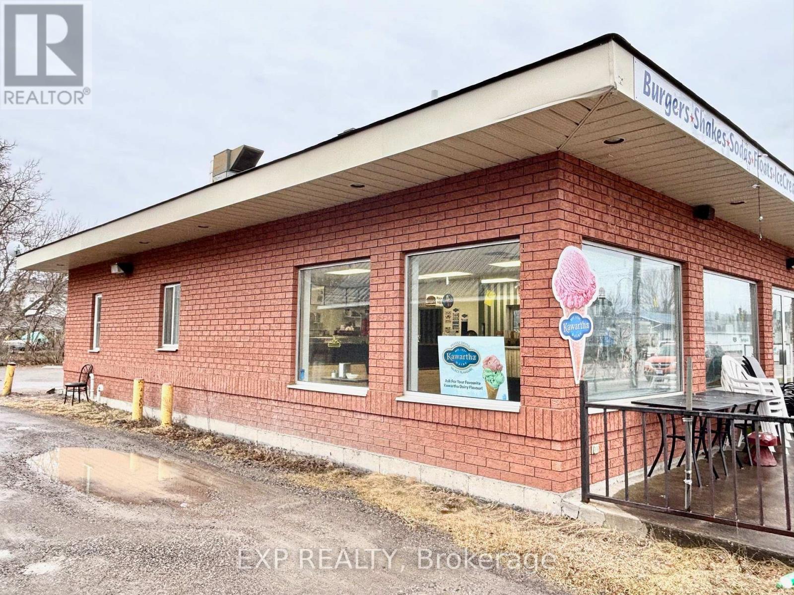 23 Bay Street N, Madawaska Valley, Ontario  K0J 1B0 - Photo 3 - X12094584