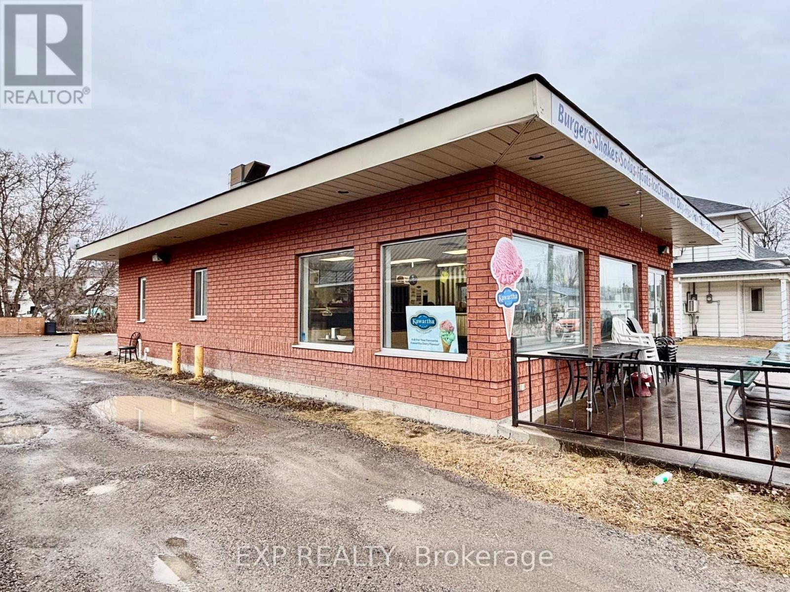 23 Bay Street N, Madawaska Valley, Ontario  K0J 1B0 - Photo 5 - X12094584