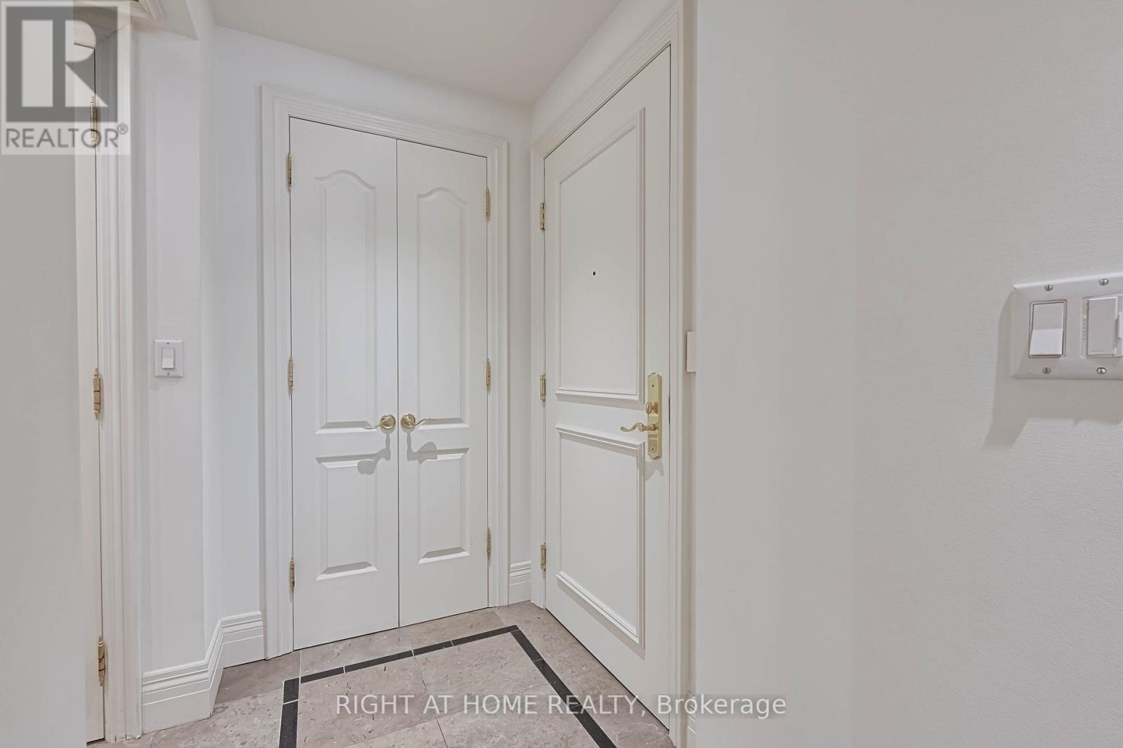 209 - 33 Delisle Avenue, Toronto, Ontario  M4V 3C7 - Photo 5 - C12094595