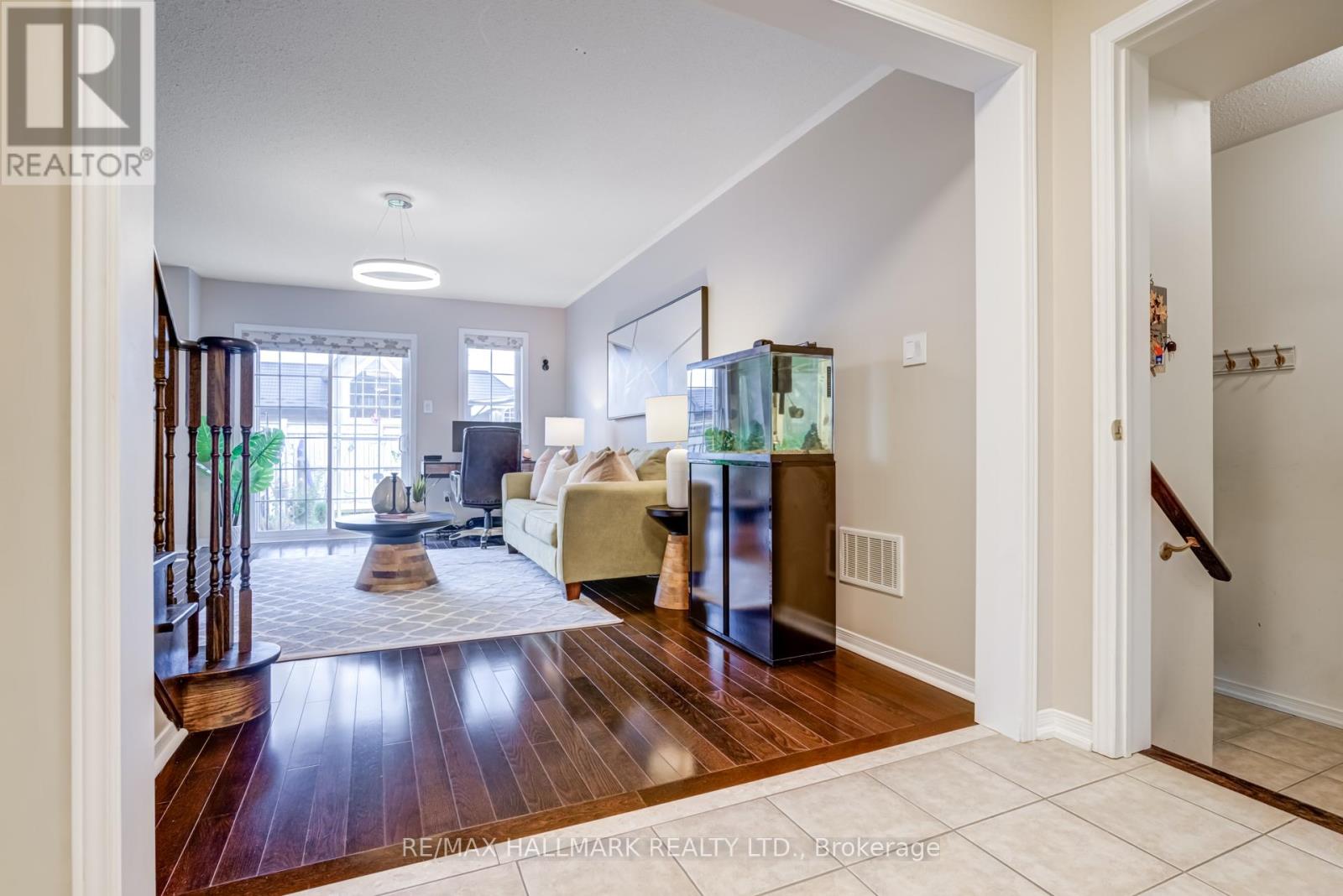 Property at 187 HAWKVIEW BOULEVARD image 3