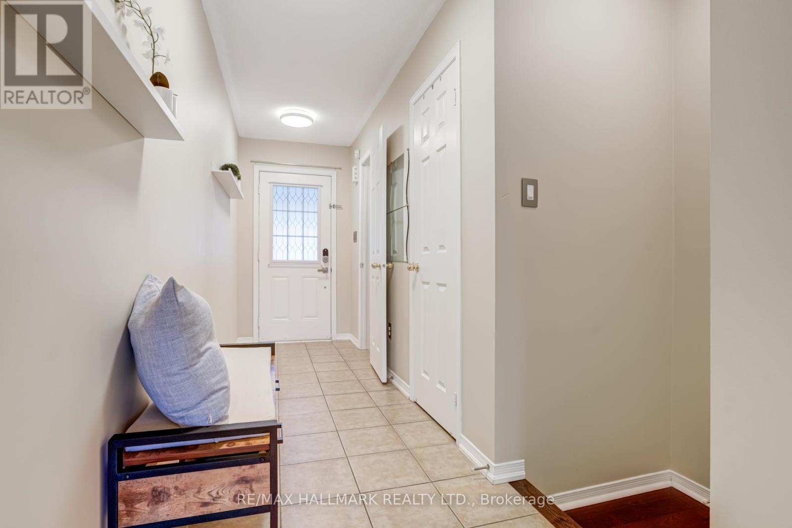 Property at 187 HAWKVIEW BOULEVARD image 2