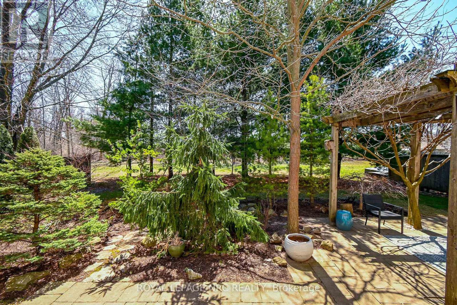 14 Bacon Lane, Pelham, Ontario  L0S 1E4 - Photo 8 - X12094666