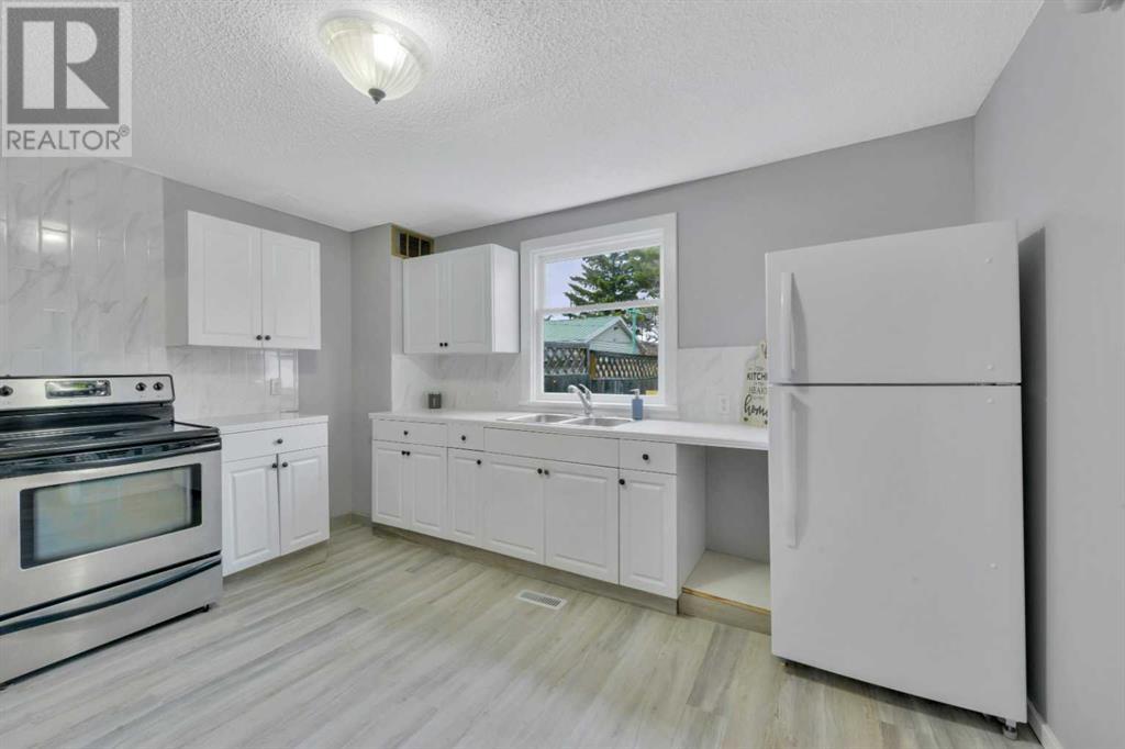 5140 48 Street, Innisfail, Alberta  T4G 1L8 - Photo 11 - A2213462