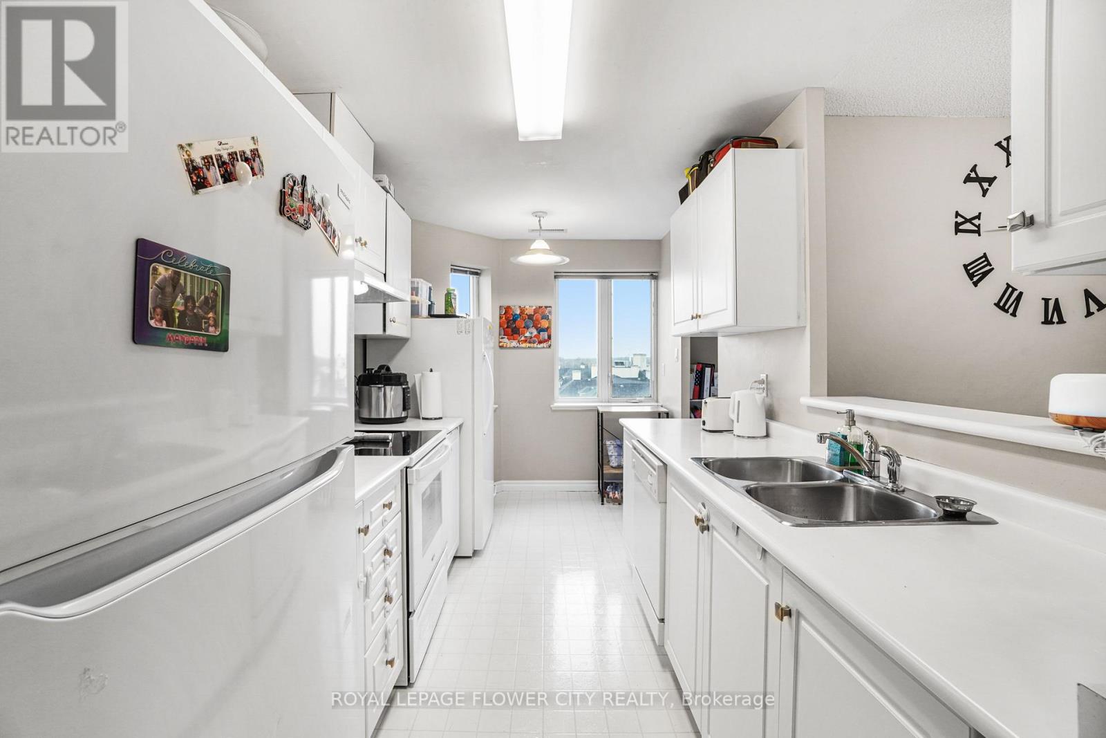 701 - 10 Dayspring Circle, Brampton, Ontario  L6P 1B9 - Photo 11 - W12094597