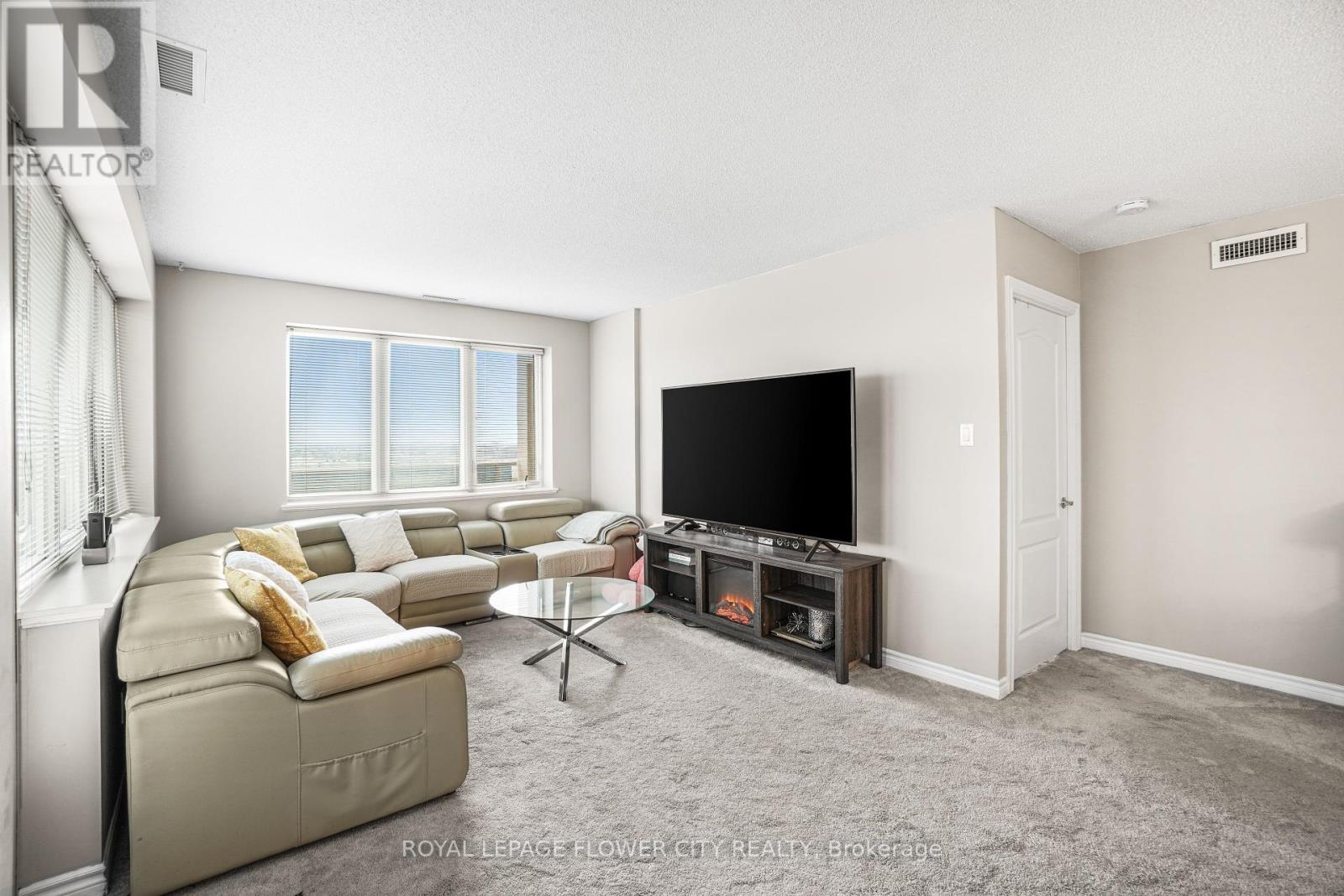 701 - 10 Dayspring Circle, Brampton, Ontario  L6P 1B9 - Photo 15 - W12094597