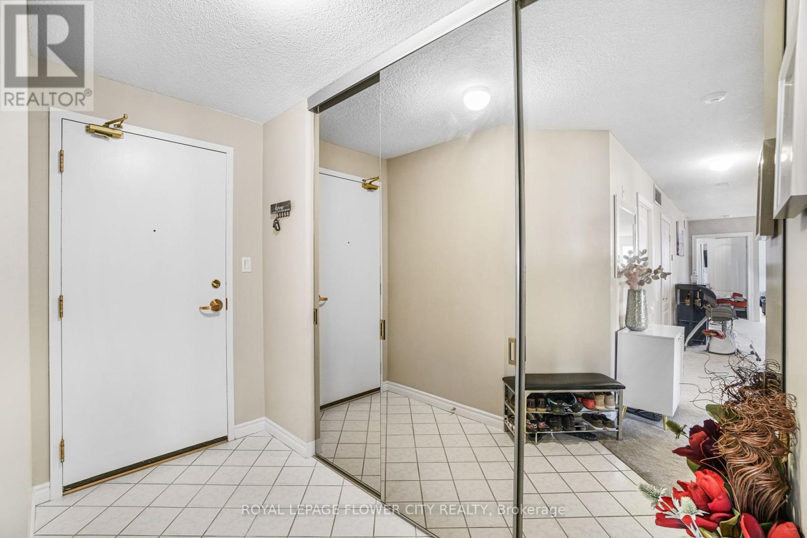 701 - 10 Dayspring Circle, Brampton, Ontario  L6P 1B9 - Photo 8 - W12094597