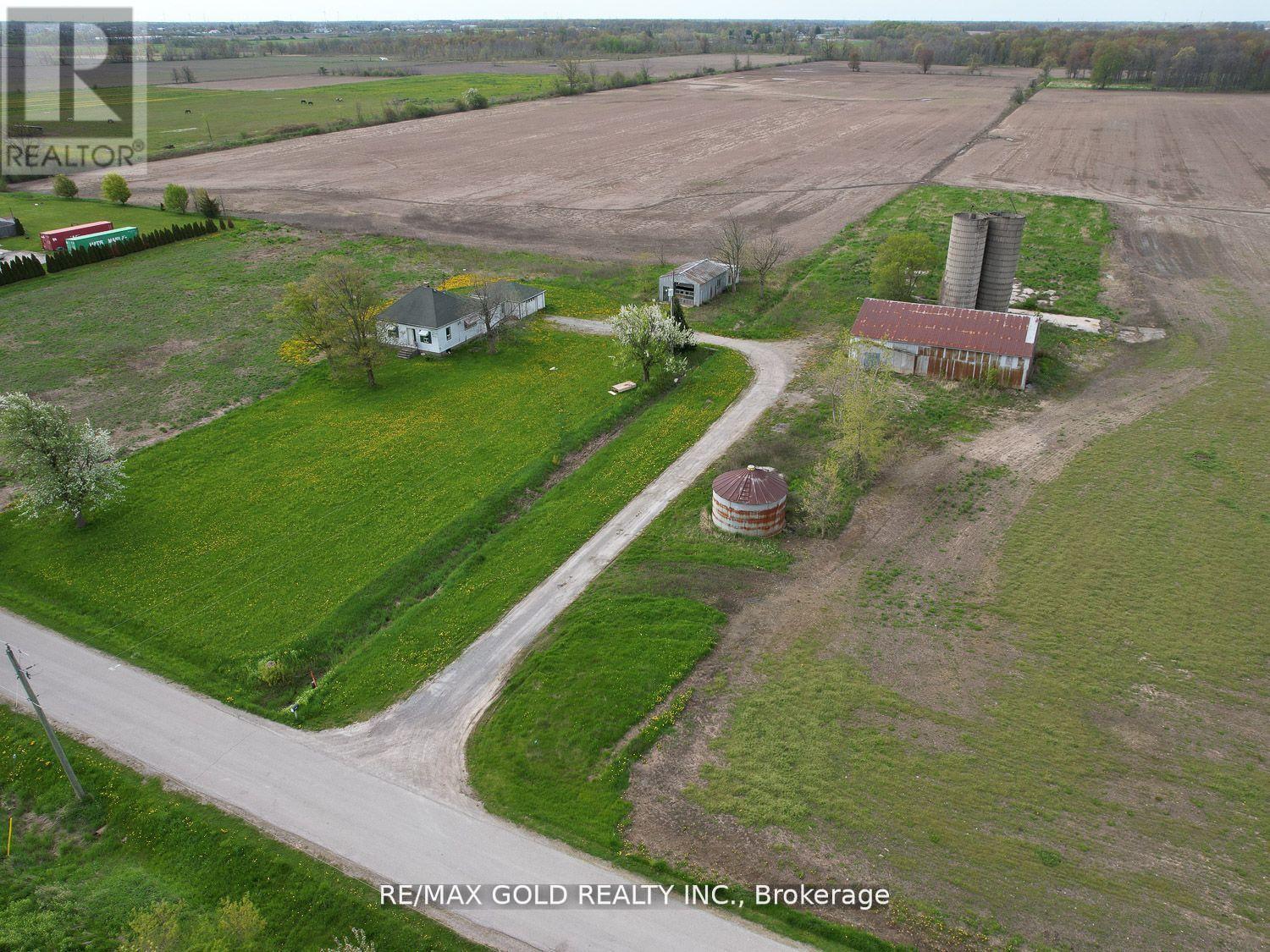 705 Kemp Road W, Grimsby, Ontario  L3M 4E7 - Photo 4 - X12094612