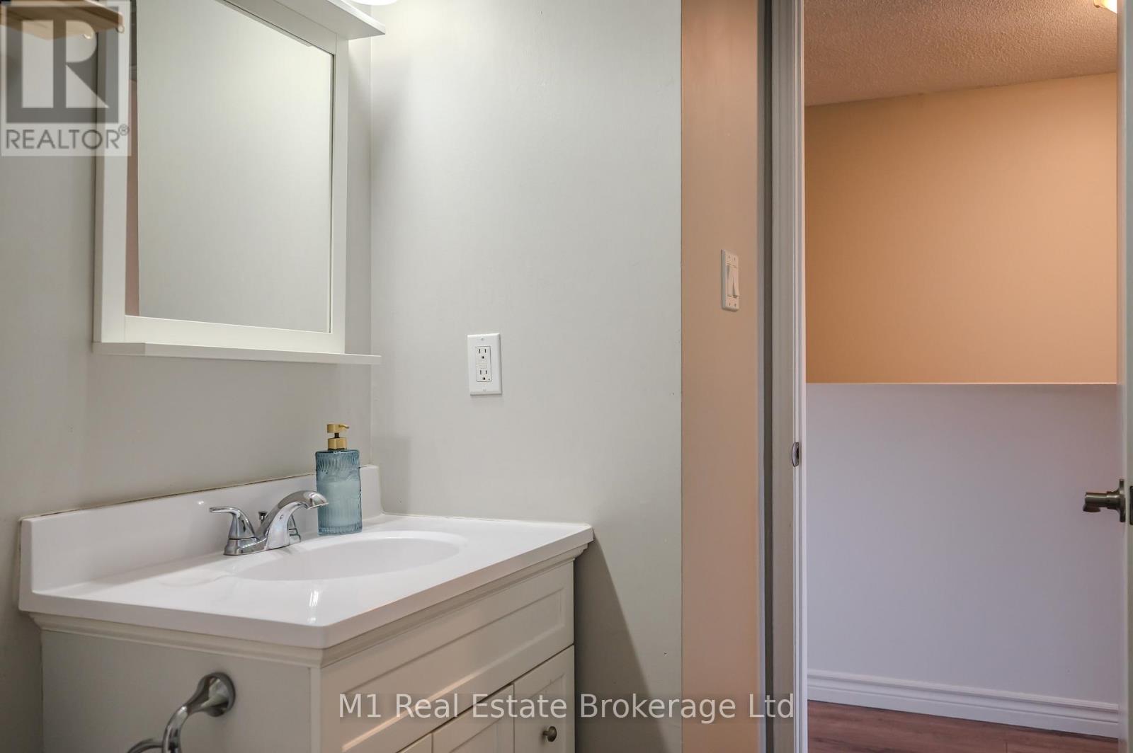 8 - 129 Victoria Road N, Guelph, Ontario  N1E 6V3 - Photo 30 - X12094744