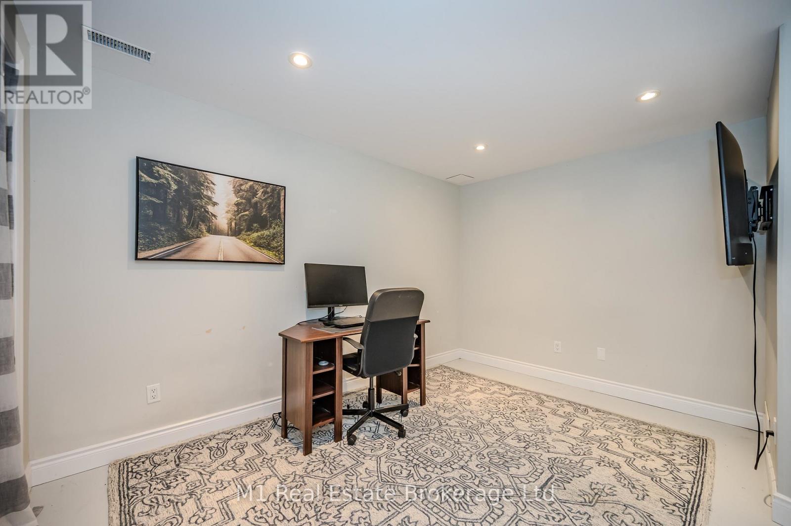8 - 129 Victoria Road N, Guelph, Ontario  N1E 6V3 - Photo 32 - X12094744
